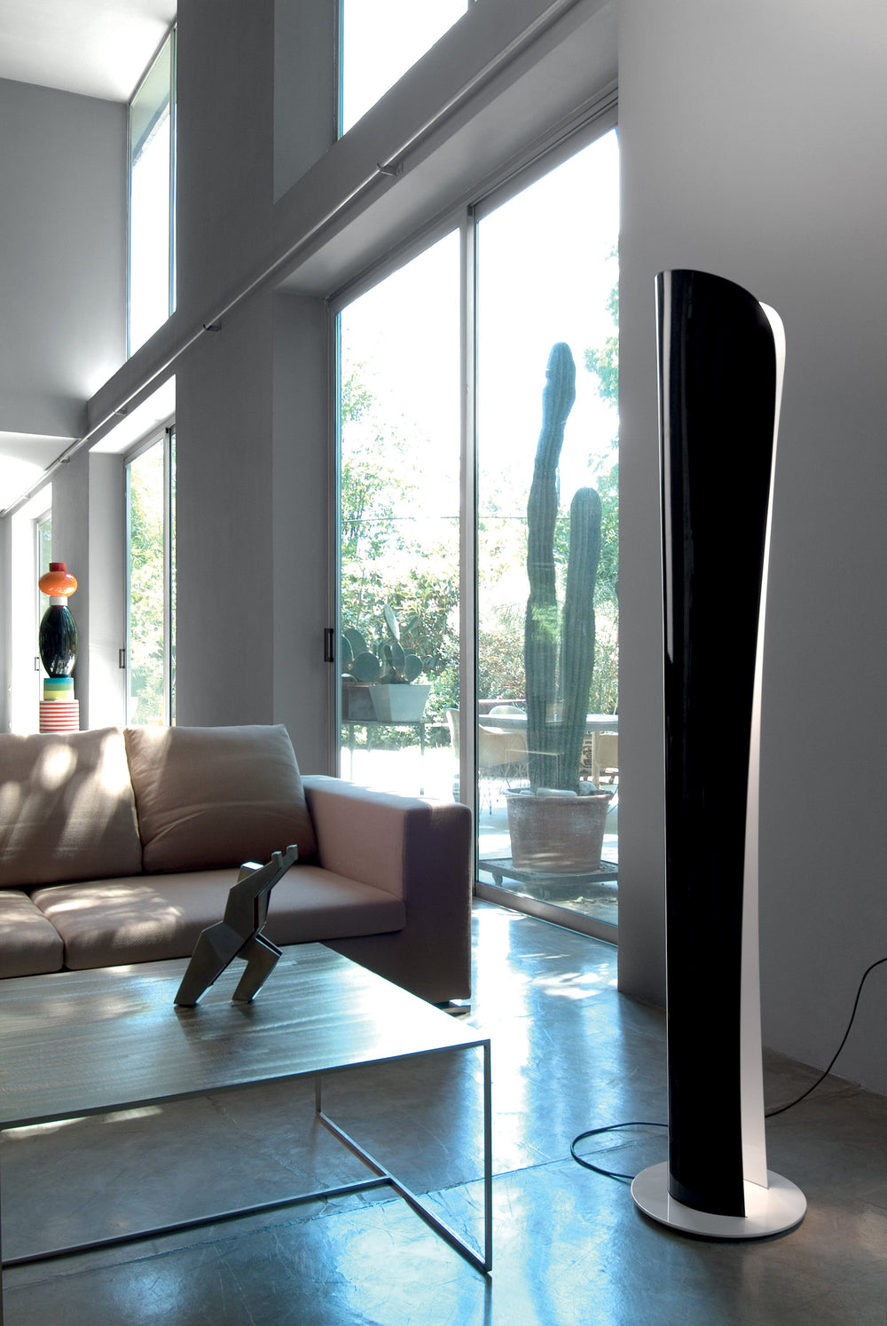 Image for Artemide Cadmo LED Stehleuchte Schwarz/Weiß 2700K